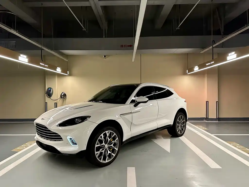 ASTON MARTIN  DBX