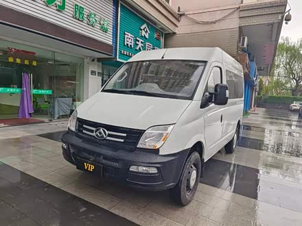 上汽大通MAXUS V80 2021款 2.0T AMT经典傲运通短轴中顶5/6座