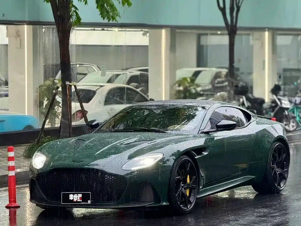 Аston Martin DBS 2019 года DBS Superleggera V12 Coupe 9600 km 2020