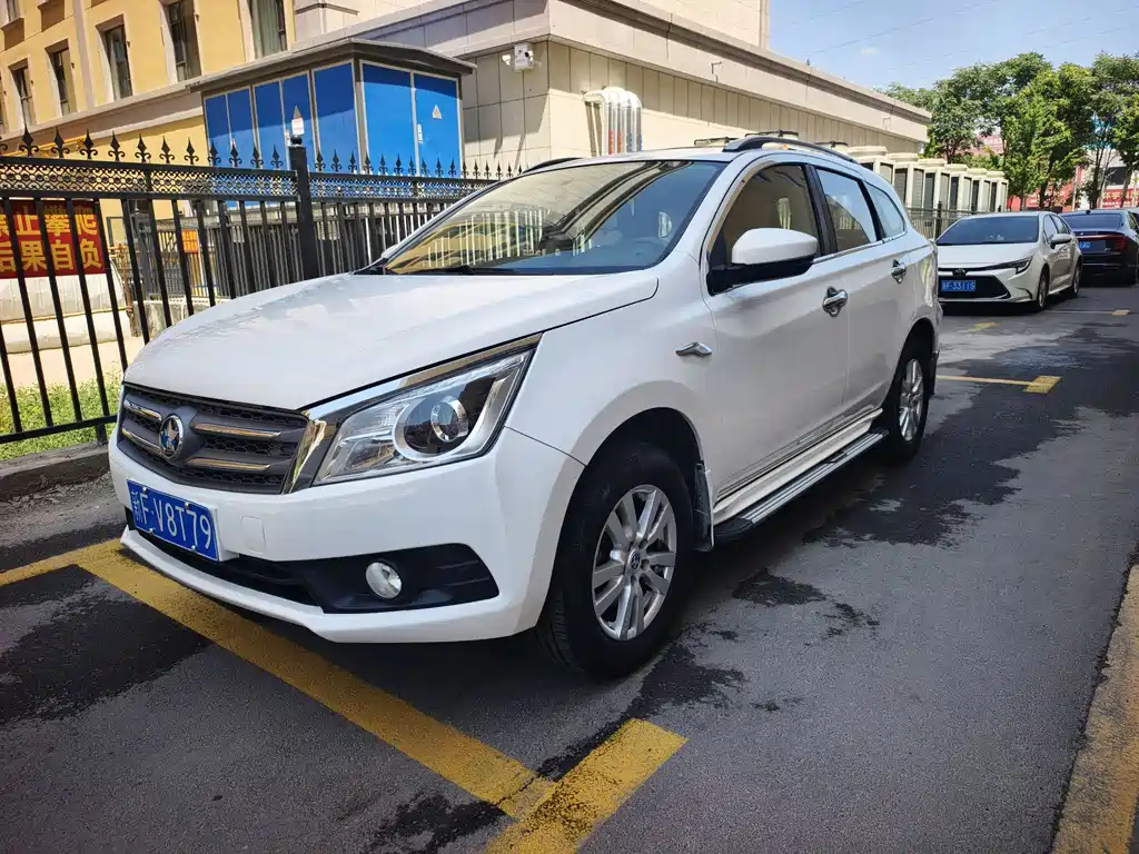Venucia T70 2015