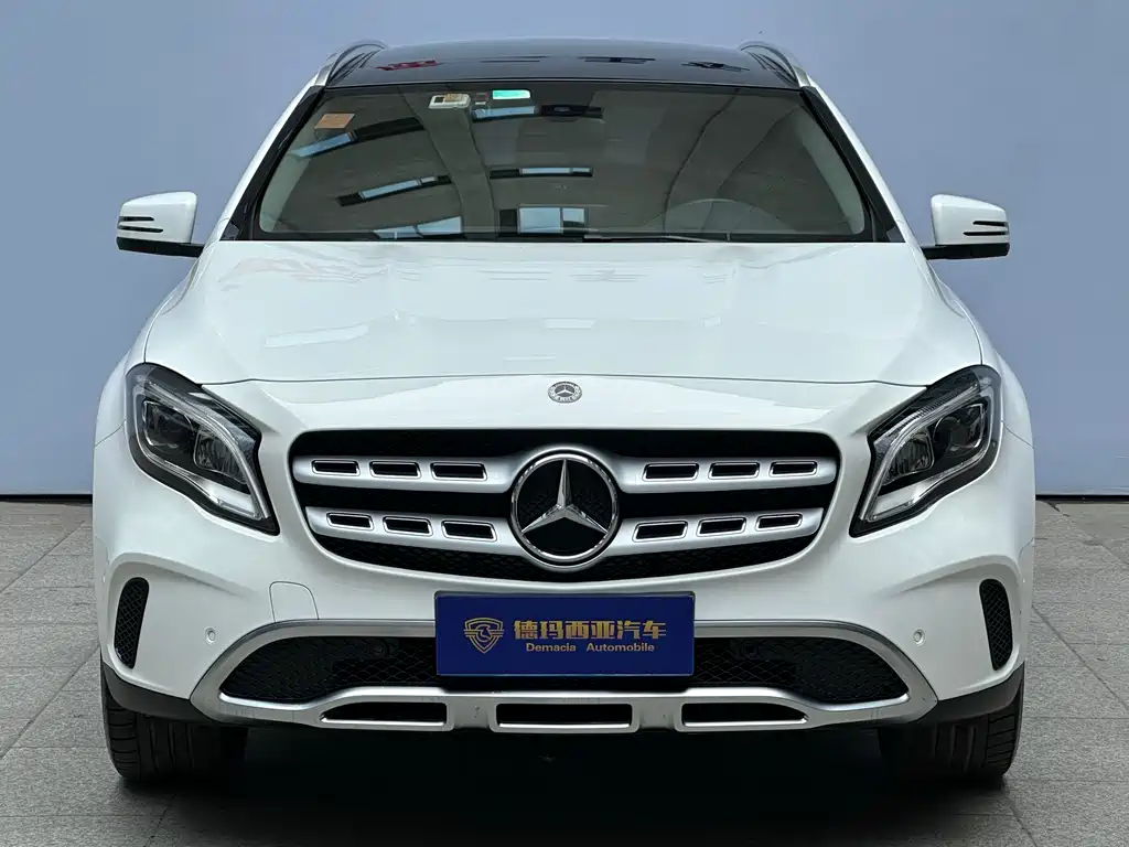MERCEDES-BENZ GLA