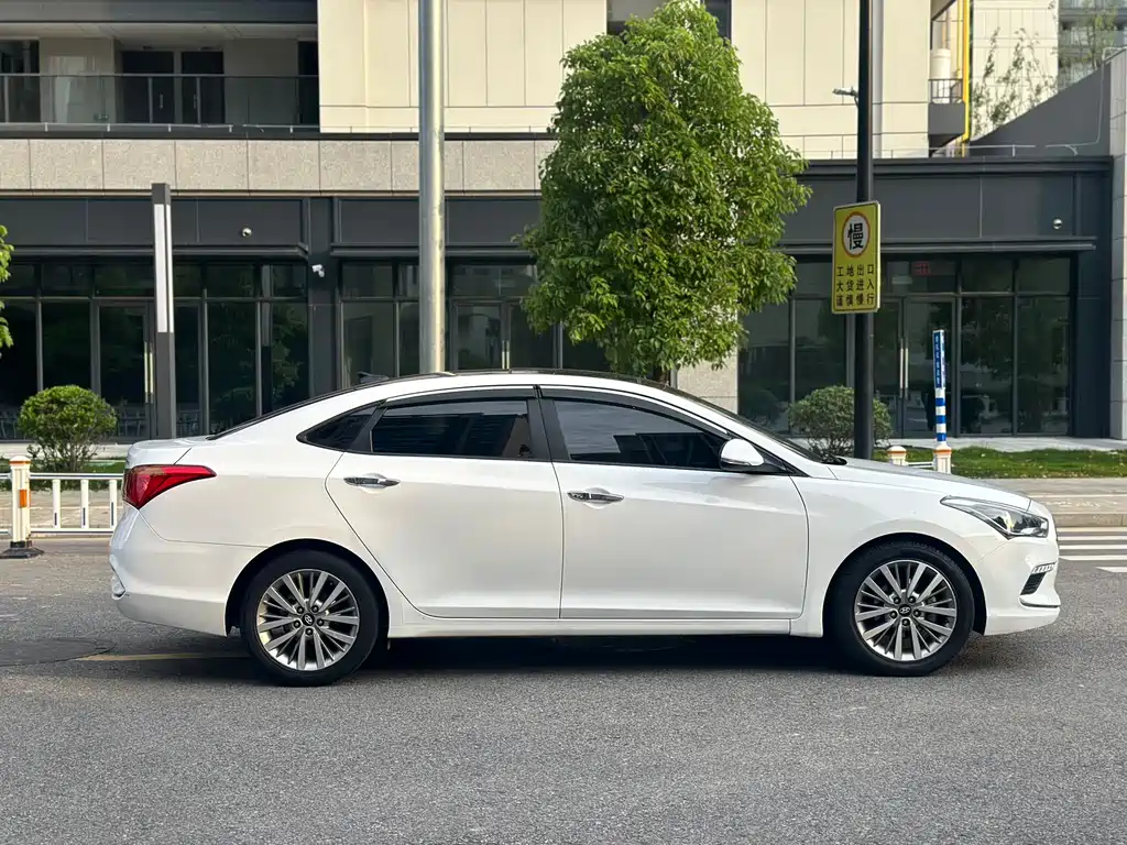 HYUNDAI NAME PICTURE