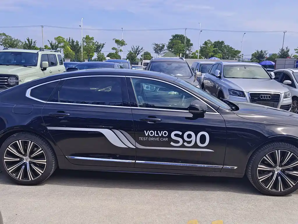 VOLVO  S90