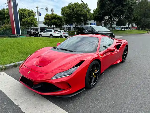 FERRARI F8 2022