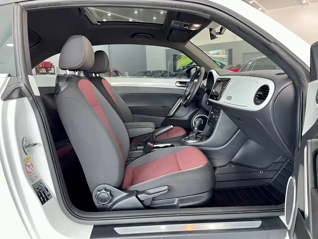 VOLKSWAGEN BEETLE