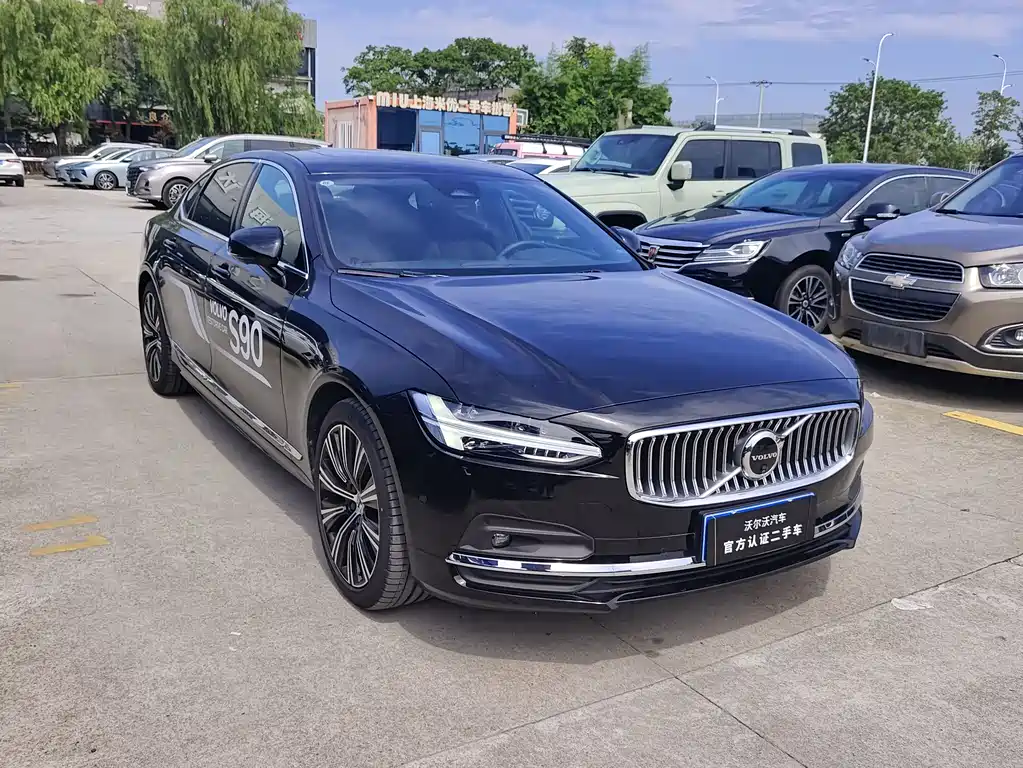 VOLVO  S90