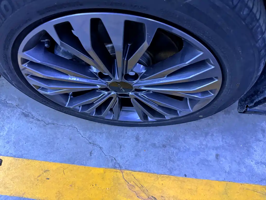 DONGFENG YI HYUN MAX