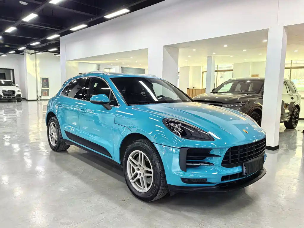 PORSCHE MACAN