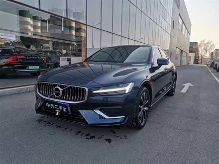 沃尔沃S60 2022款 B4 智逸豪华版