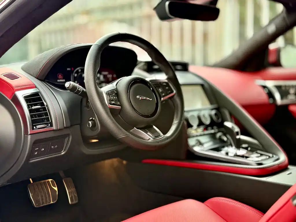 JAGUAR  F TYPE