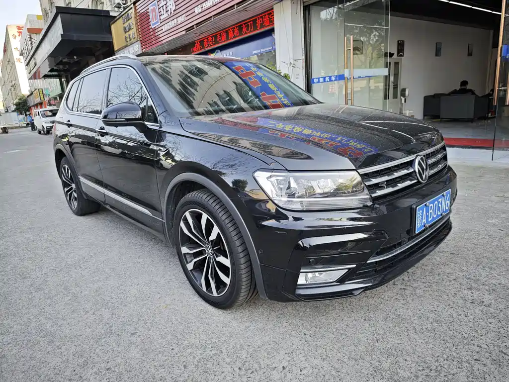 VOLKSWAGEN TIGUAN L