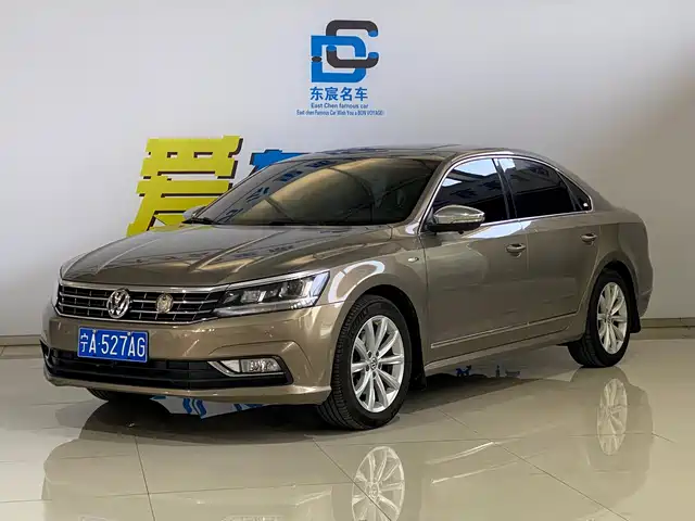 VOLKSWAGEN PASSAT 2017