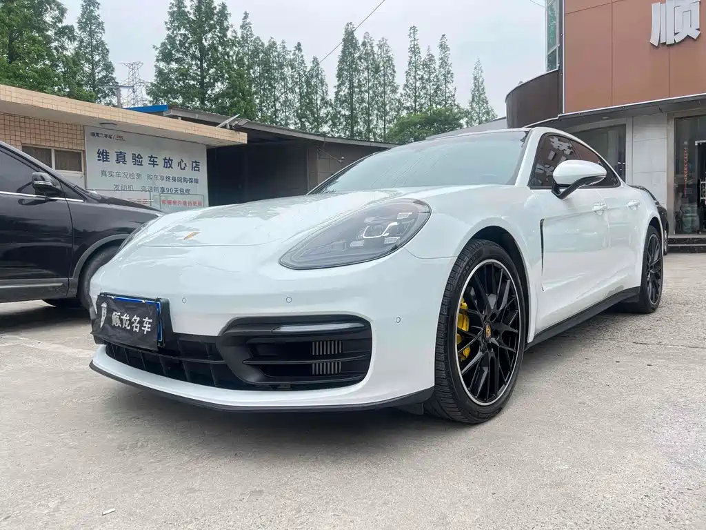 Porsche Panamera 2023