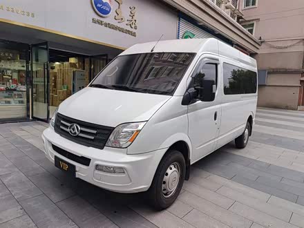 上汽大通MAXUS V80 2021款 2.0T 手动经典傲运通长轴中顶6/7/8/9座