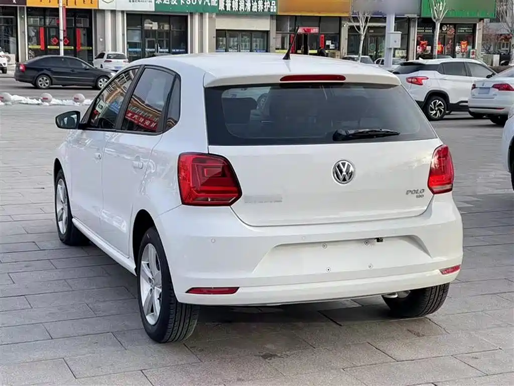 VOLKSWAGEN POLO