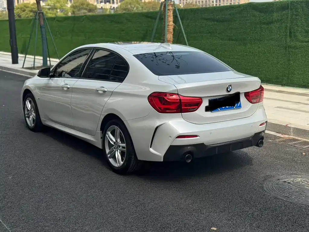 BMW 1 SERIES