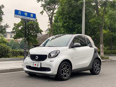 smart fortwo 2019款 0.9T 66千瓦硬顶风擎版 国VI