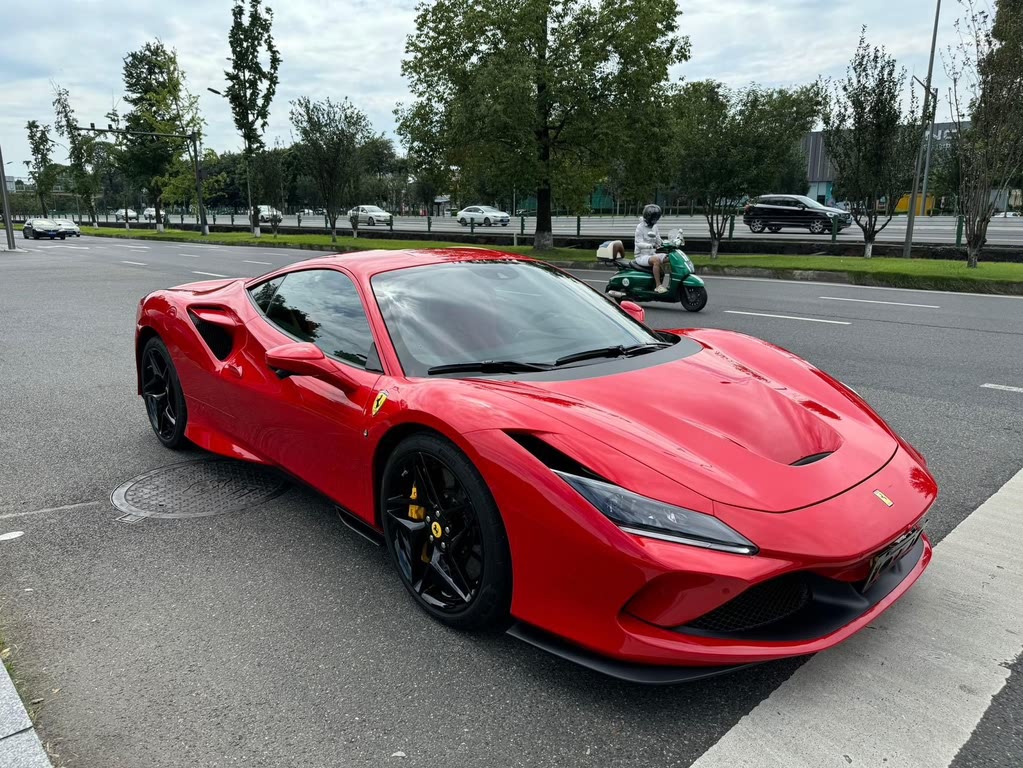 FERRARI F8