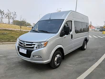 御风 2021款 2.4T后驱物流车长轴高顶后双胎6-9座国VI YCY24140-60