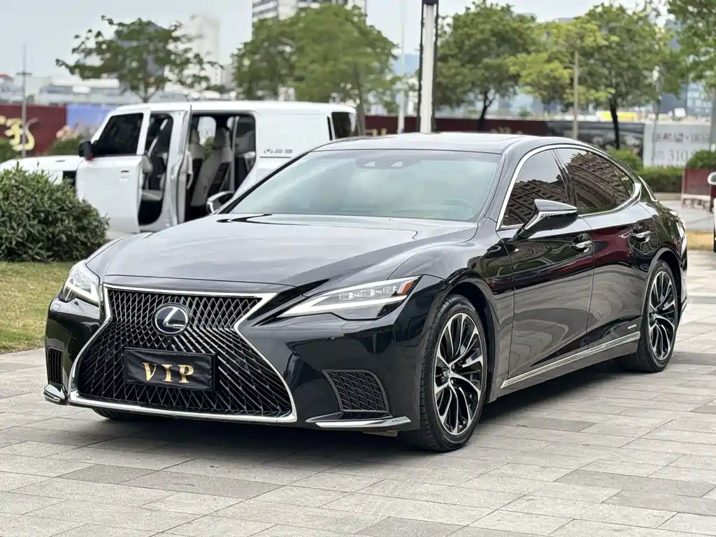 Лексус LS 2021 года 500h Executive Edition 51000 km 2021