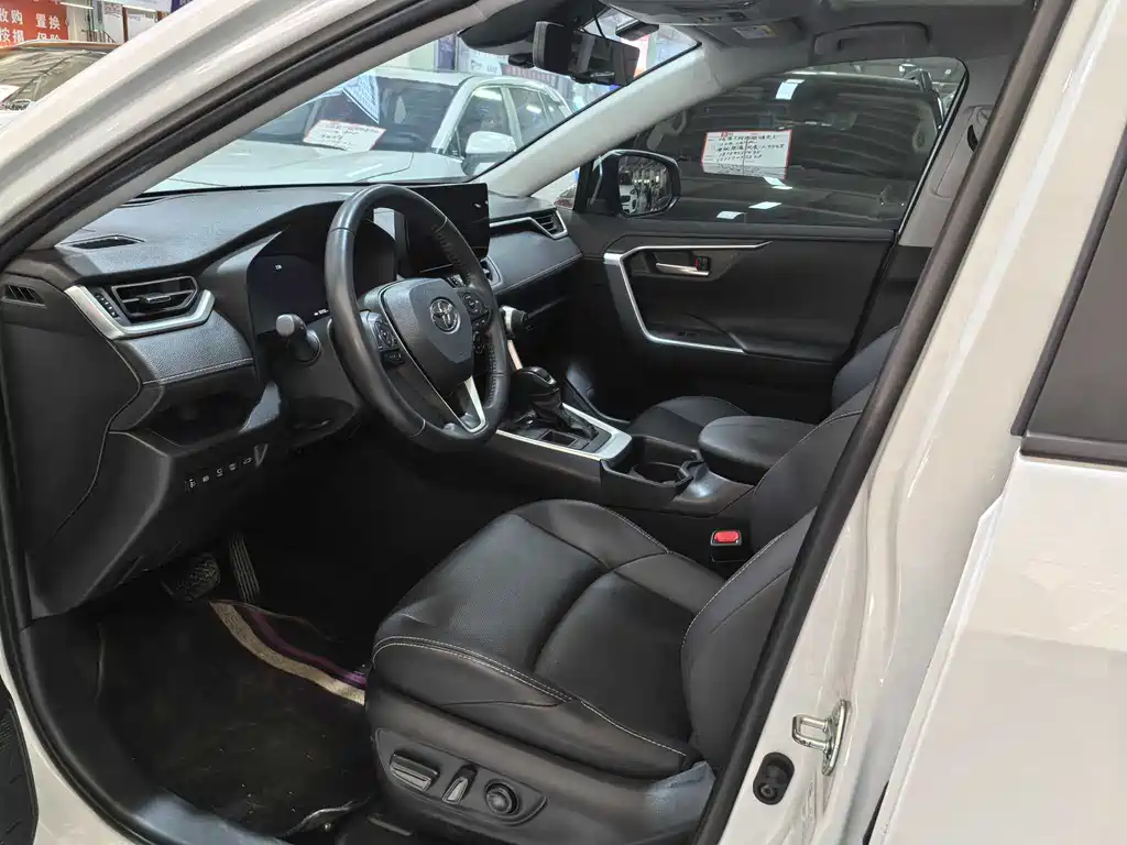Toyota Wildlander 2023 2.5L E-CVT Luxury