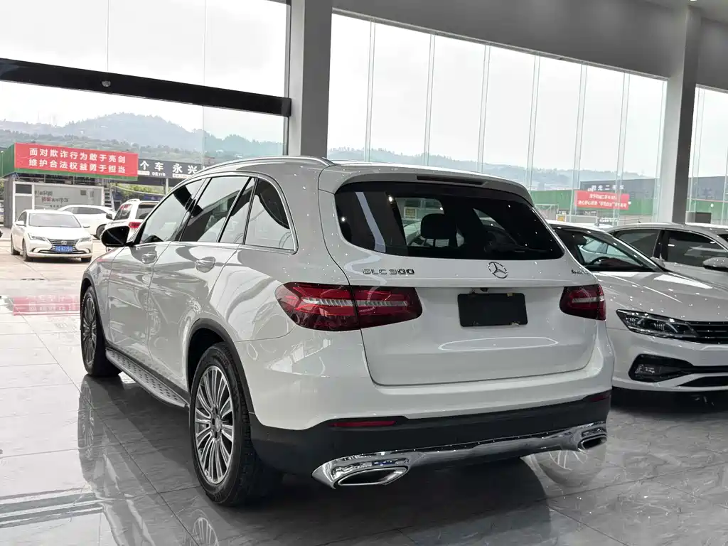 MERCEDES-BENZ GLC