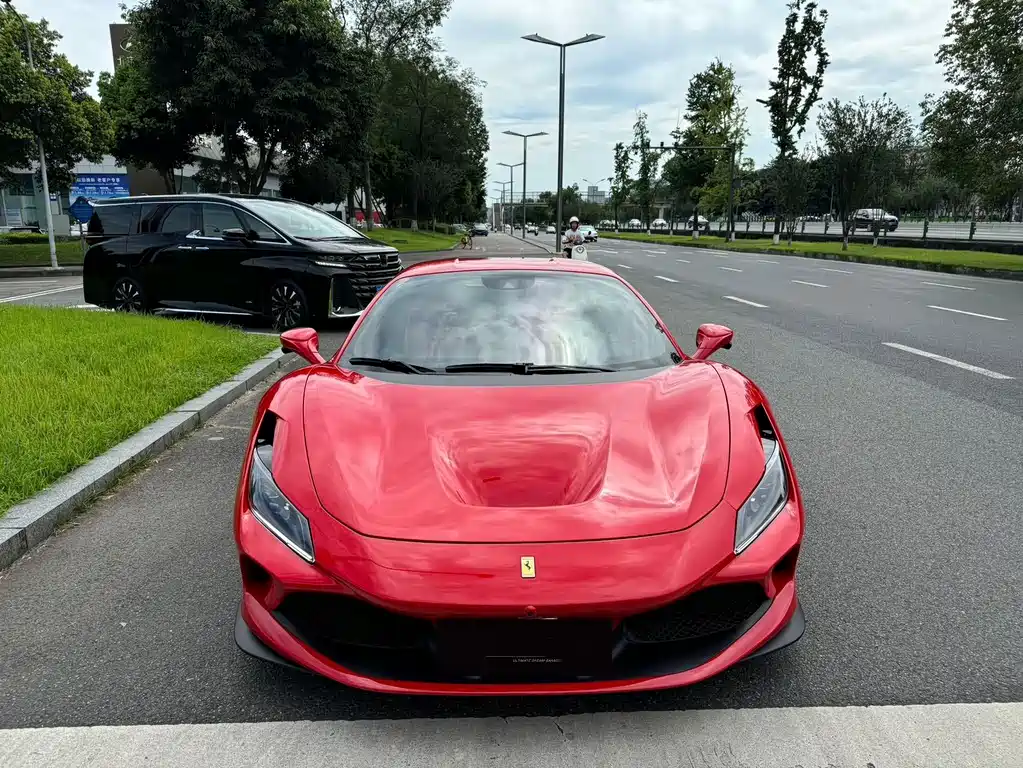 FERRARI F8