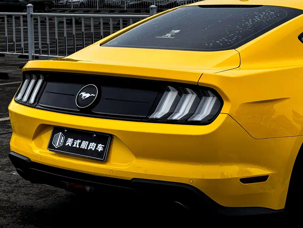 FORD MUSTANG