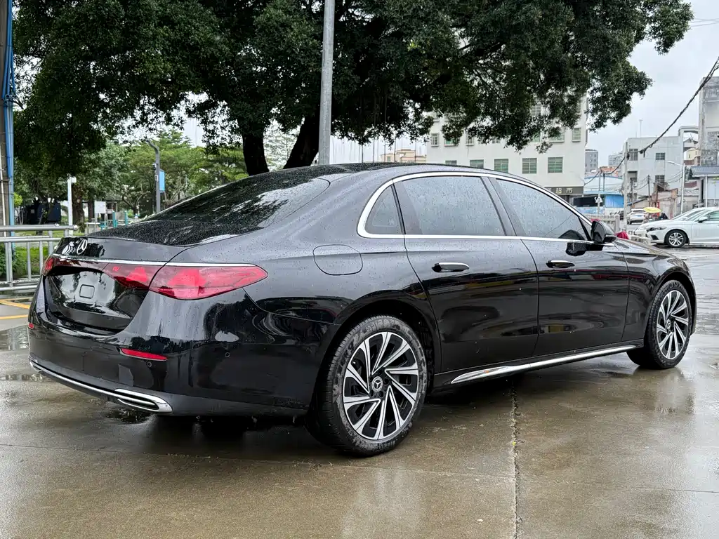 MERCEDES-BENZ E CLASS