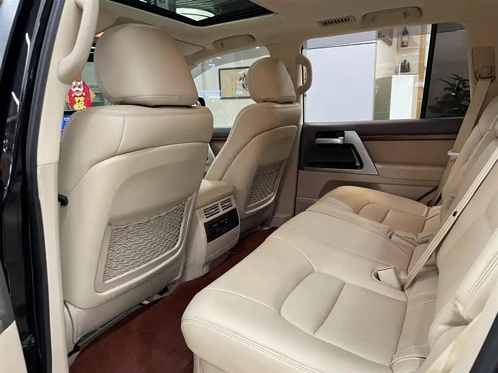 Toyota Land Cruiser 2017 5.7L AT
