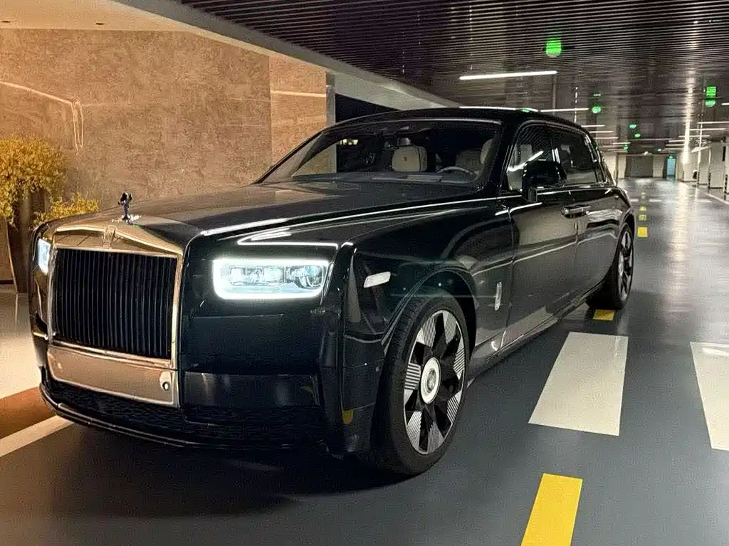 ROLLS-ROYCE PHANTOM