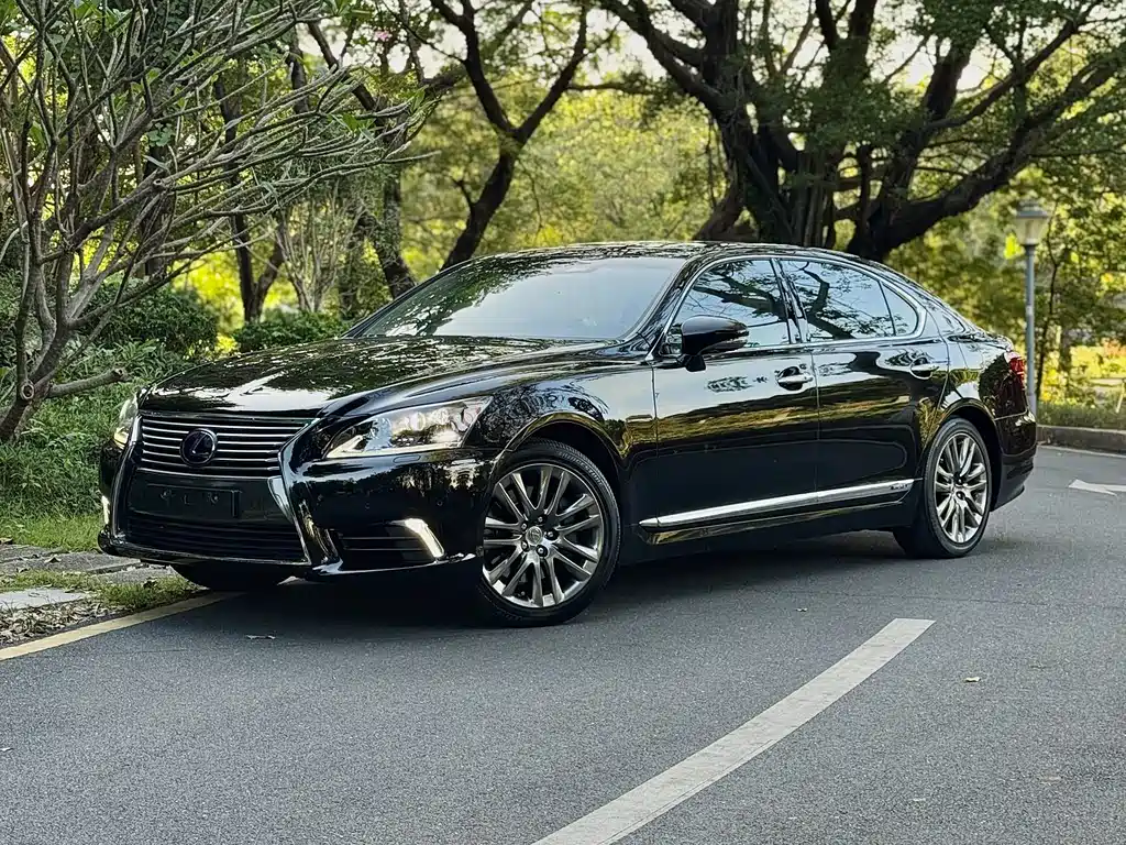 Lexus LS 2013