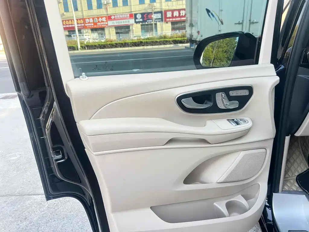 MERCEDES-BENZ V CLASS