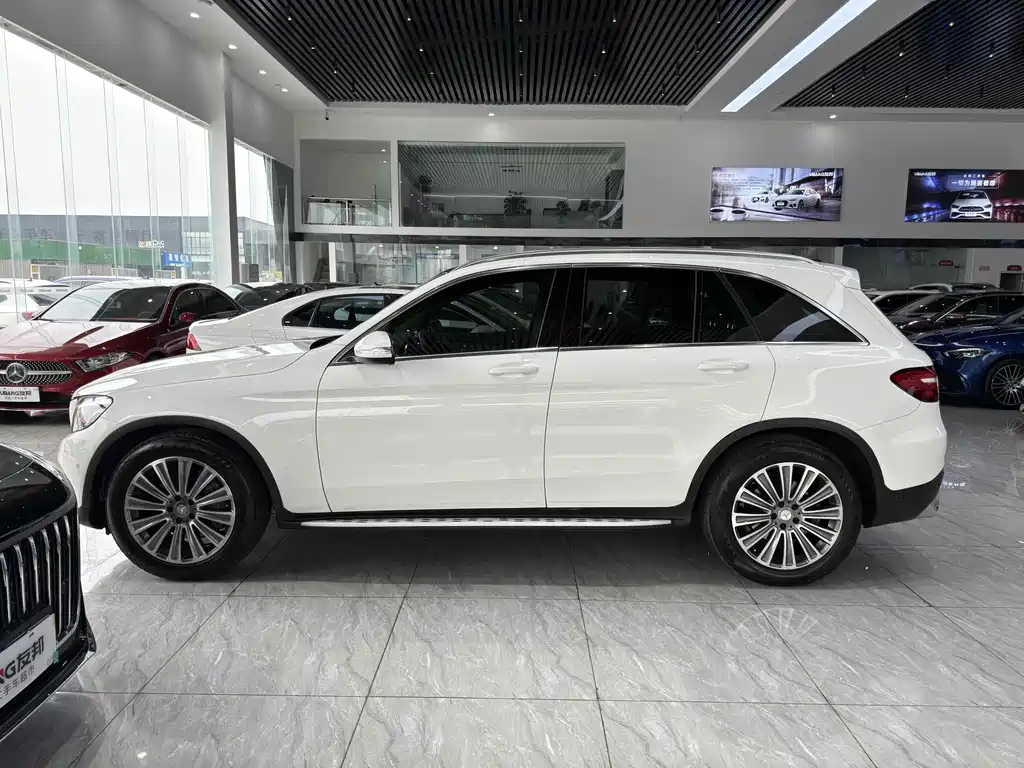 MERCEDES-BENZ GLC