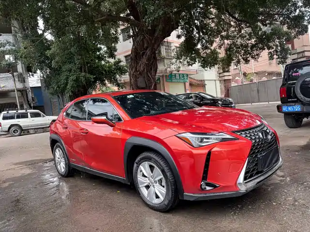 LEXUS UX 2020