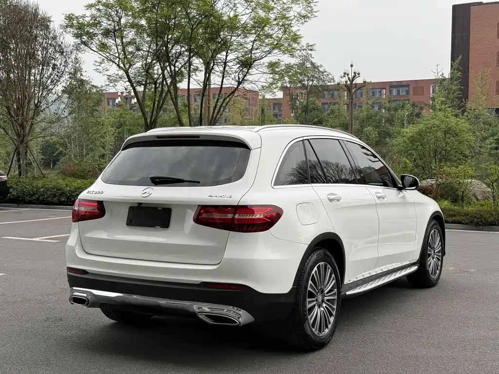MERCEDES-BENZ GLC