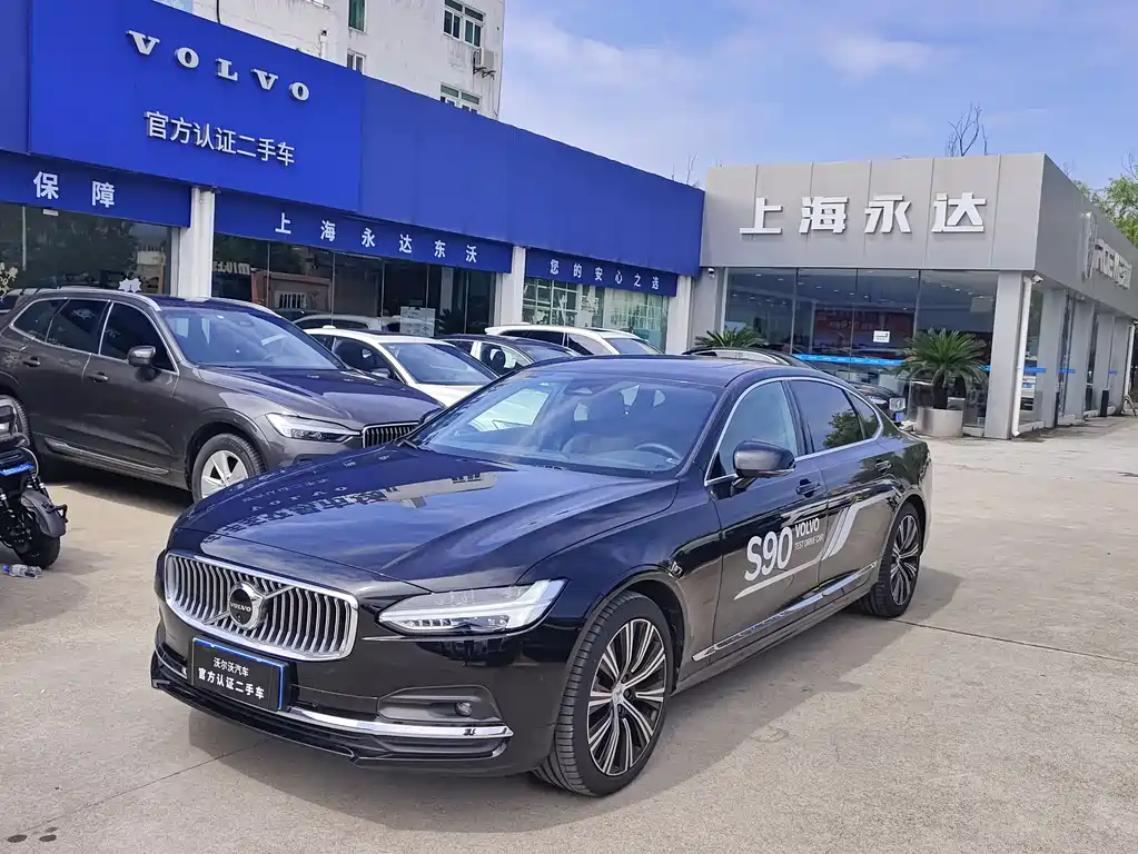 VOLVO  S90
