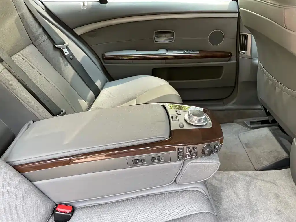 BMW 7 Series 7 2005 730Li
