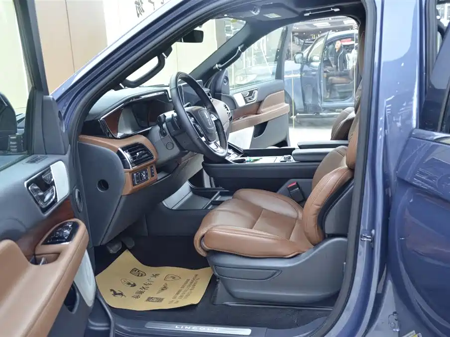 LINCOLN NAVIGATOR