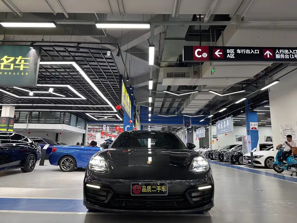 PORSCHE PANAMERA
