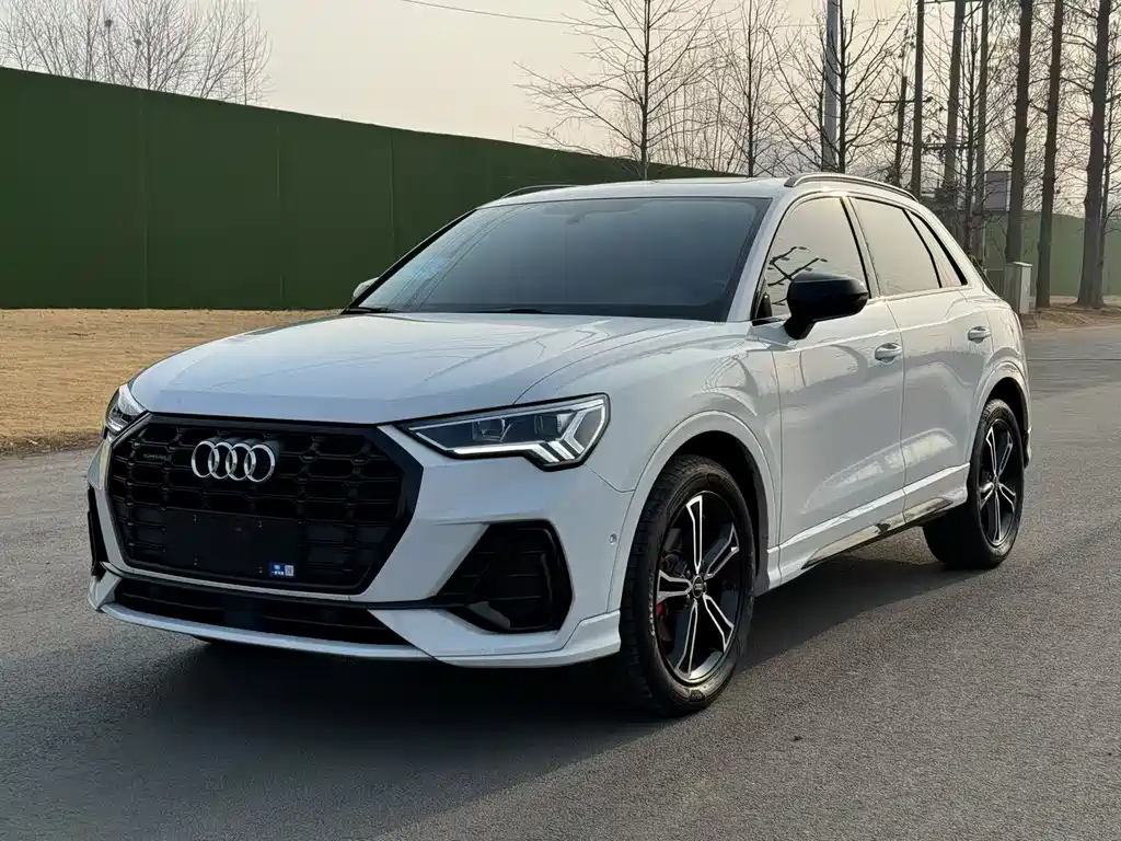 Ауди Q3 2022 года 35 TFSI Спорт версия 18000 km 2022