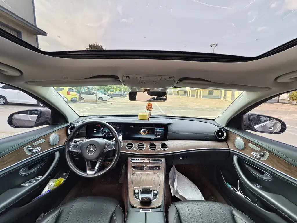 MERCEDES-BENZ E CLASS