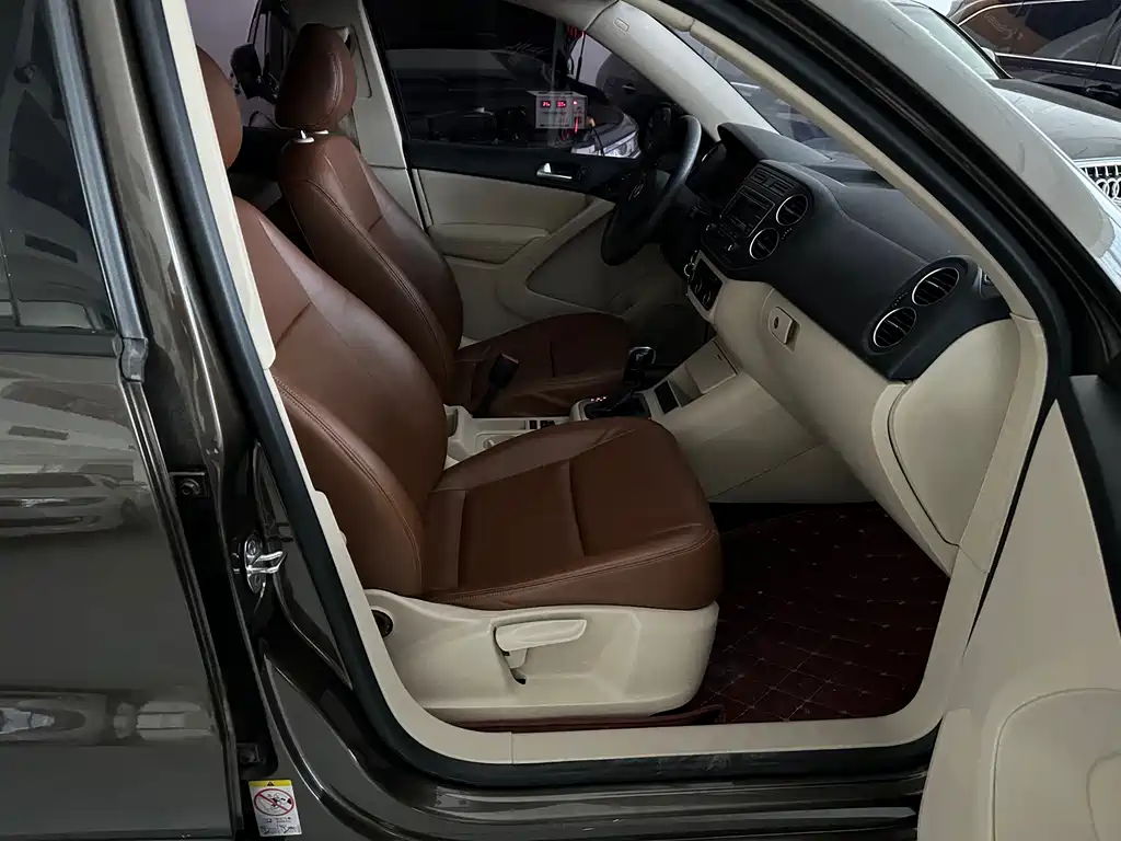 Volkswagen Tiguan 2015 1.8TSI AT