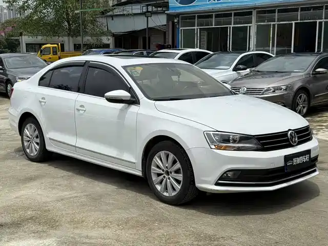 VOLKSWAGEN SAGITAR 2016