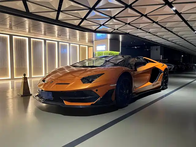 LAMBORGHINI AVENTADOR 2016