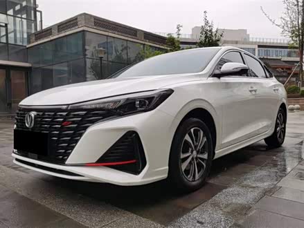 逸动 2022款 PLUS 蓝鲸NE 1.4T GDI DCT尊贵版