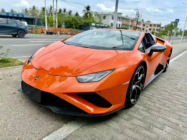 LAMBORGHINI HURACÁN 2021