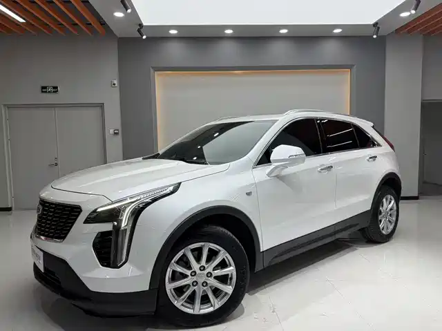 CADILLAC  XT4