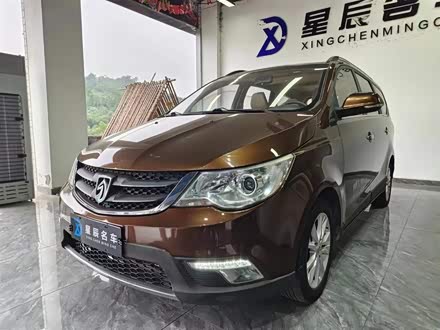 宝骏730 2014款 1.5L 手动豪华导航ESP版 7座