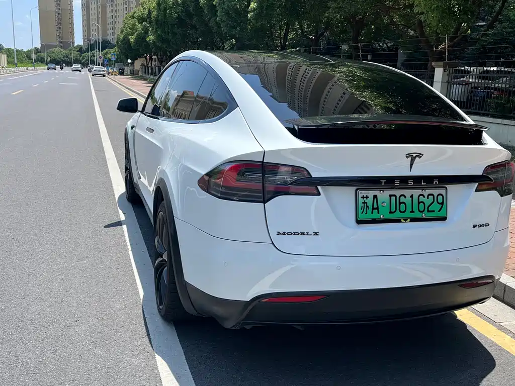 TESLA MODEL X